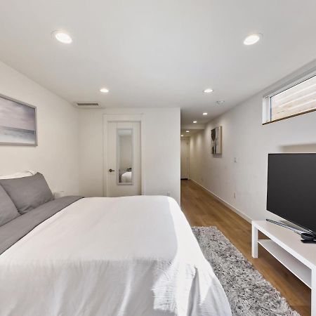 Modern Apartment Near Light Rail Seattle Bagian luar foto