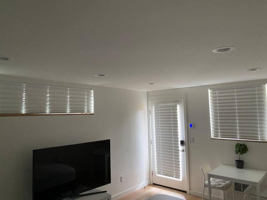 Modern Apartment Near Light Rail Seattle Bagian luar foto